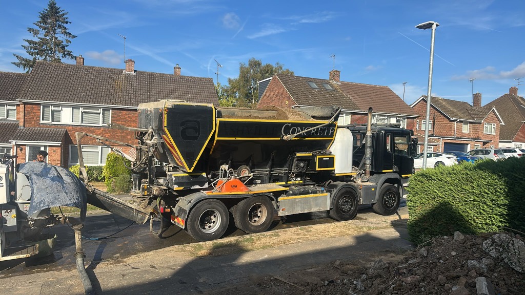 Readymix Concrete Discharge Hopper Bedford